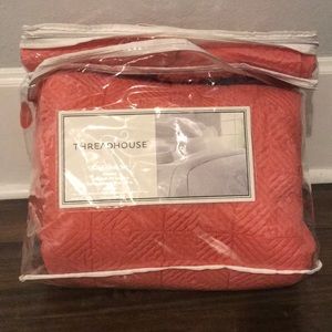 King Quilt Set- includes one quilt & 2 king shams